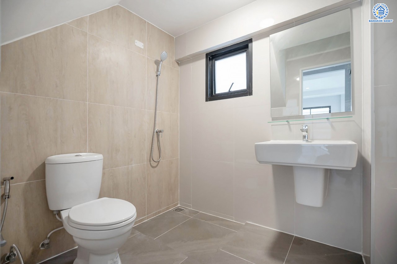 บ้านมือสองตกแต่งใหม่ โครงการ ศุภาลัย ออร์คิดปาร์ค2 ราชพฤกษ์-จรัญฯ ดีไซน์หรูหรา เนื้อที่ 50 ตร.ว. ฟังก์ชัน 3 ห้องนอน 2 ห้องน้ำ จอดรถได้ 2 คัน บนทำเลเดินทางสะดวก เชื่อมต่อหลายเส้นทาง และเดอะมอลล์บางแค ทางด่วน "กาญจนาภิเษก" และรถไฟฟ้าสายสีน้ำเงิน "สถานีภาษีเจริญ"